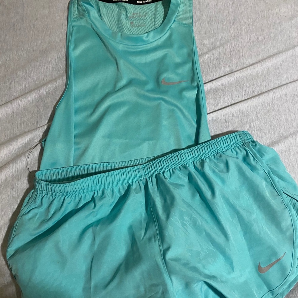 NEW WITH TAGS Nike work out set! Top and bottoms!